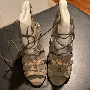 NWOT fashionable sandals.